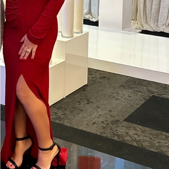 Elegant Red Evening Dress - Picture 2 of 3